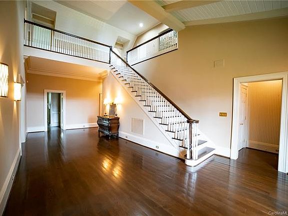 4th image of 106 S King St