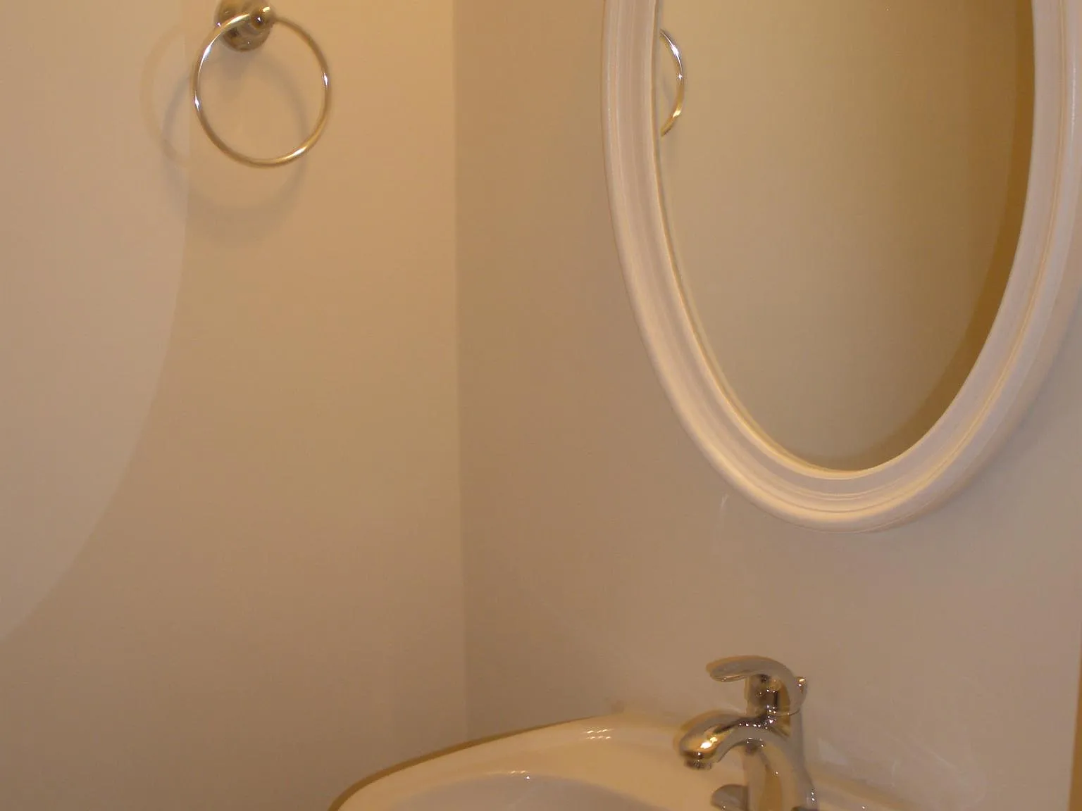 2 bed, 2.5 bath, 1332 sqft, $1,595 — Photo 2
