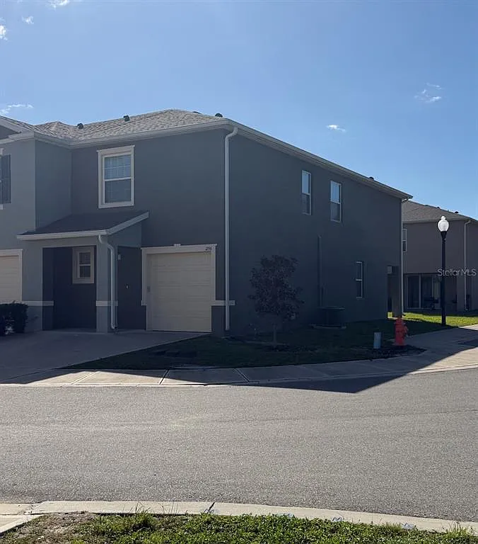 3 bed, 2.5 bath, 1680 sqft, $2,000 — Photo 1