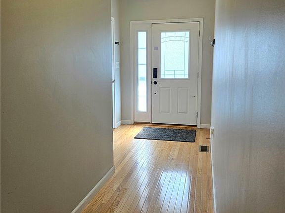 3rd image of 4362 Bergamot Dr