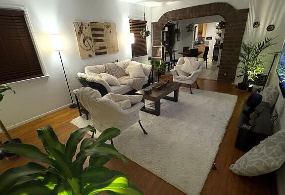 2nd image of 878 Warren Ave #3