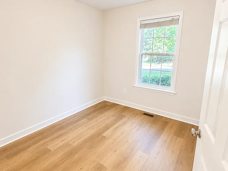 225 Harvester Dr — Photo 15