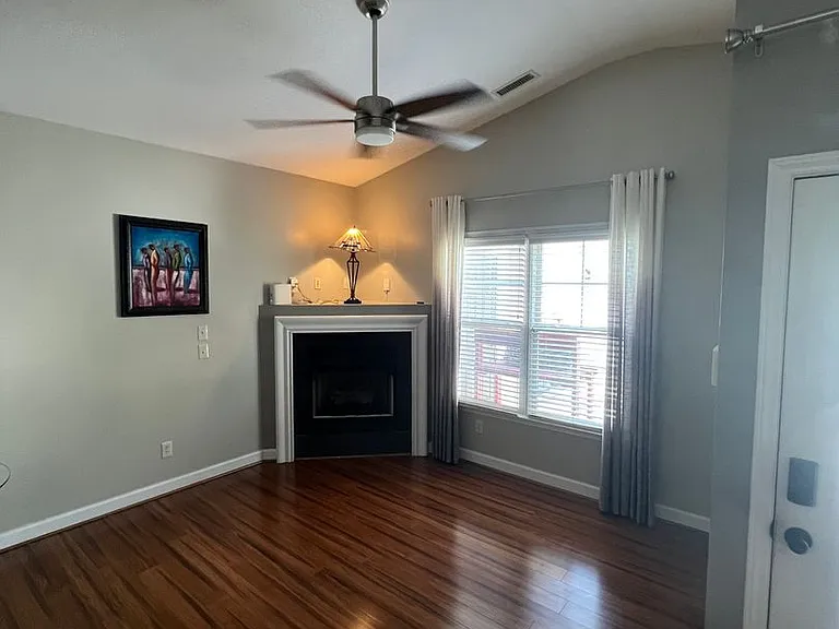 50307 Governors Dr — Photo 9