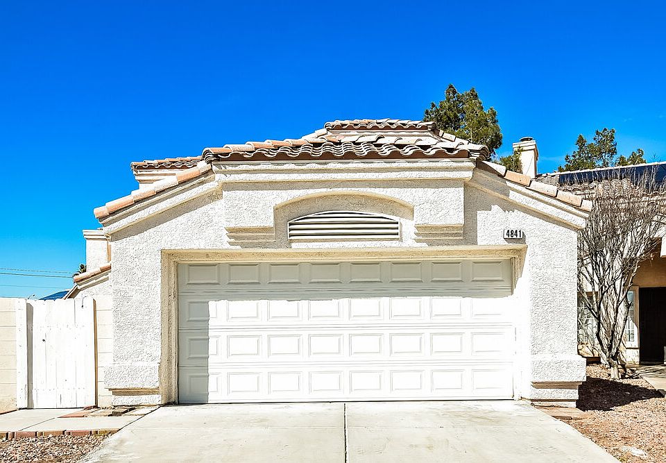 1st image of 4841 Villa Elisa Cir