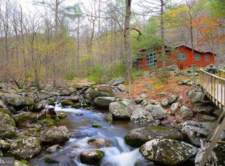 30 Hungry Horse Ln, Sperryville, VA 22740
