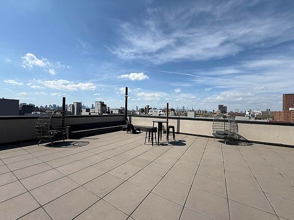 5th image of 804 Jefferson Ave #2B