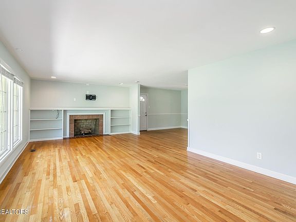 4th image of 7012 Gainesborough Dr