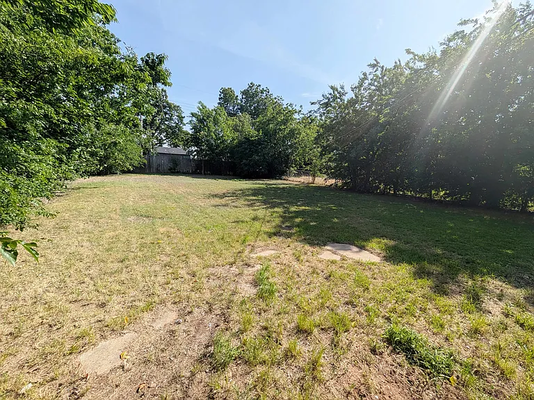 1025 Hoyt Ave — Photo 12