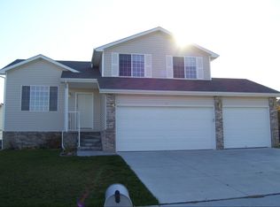 609 Lakeshore Dr, Lincoln, NE 68528