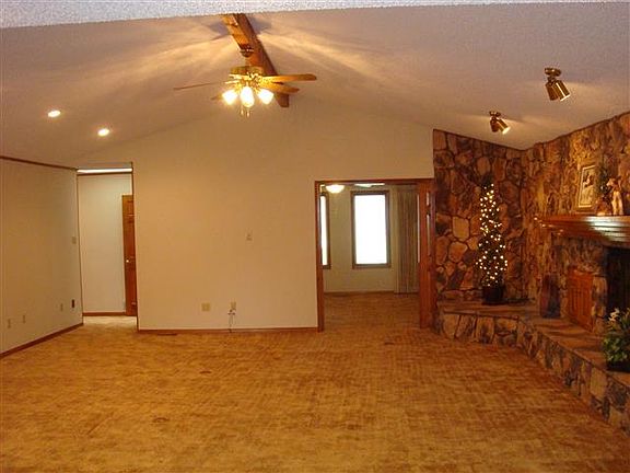 3rd image of 1716 Colonial Pkwy