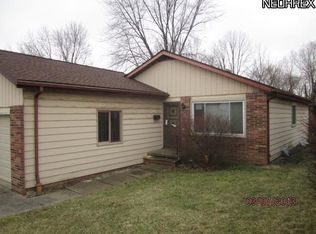 6070 Thunderbird Dr, Maple Heights, OH 44137