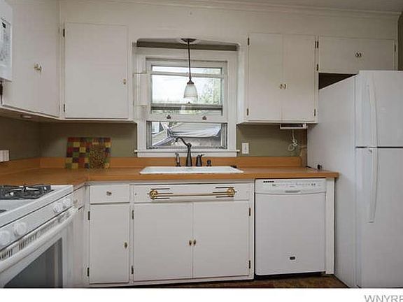 5th image of 78 Cresthaven Dr