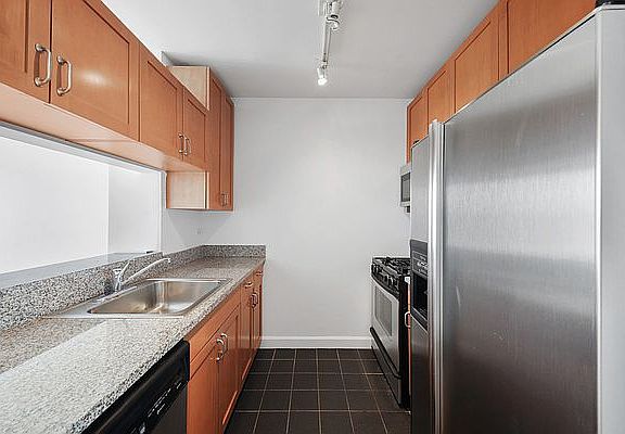 2nd image of 420 W 42nd St APT 39C