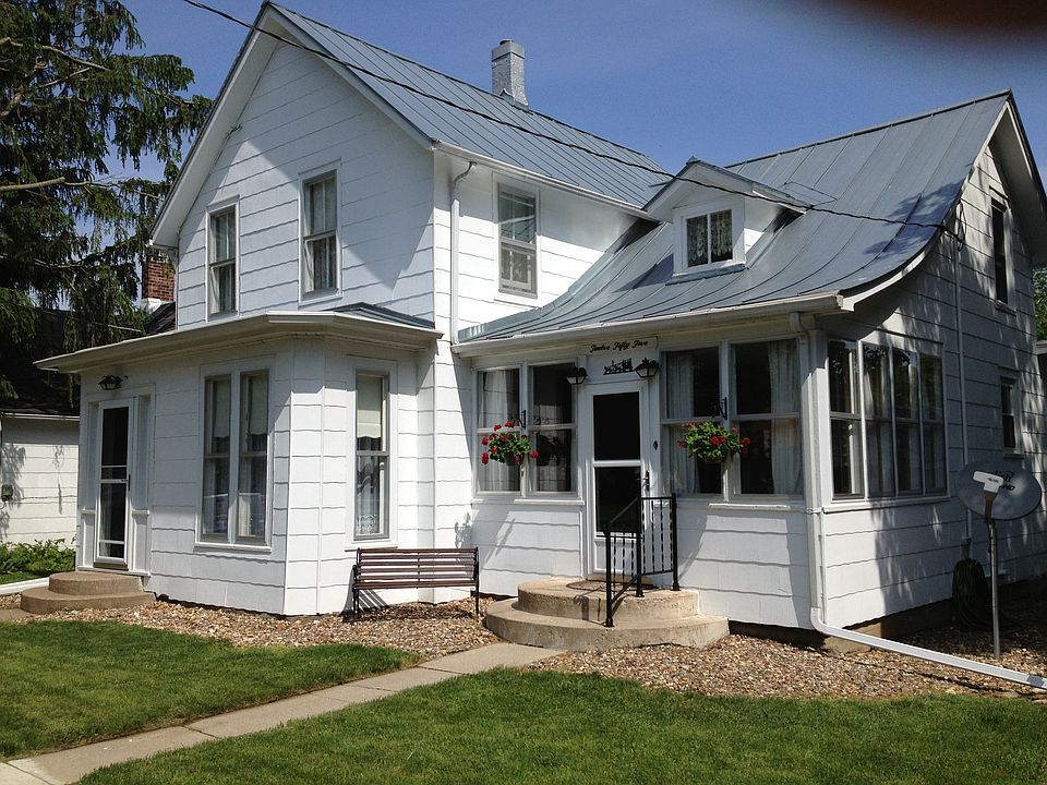 1st image of 1255 Young St