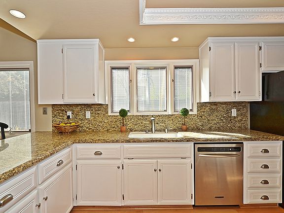 5th image of 1075 Lehigh Valley Cir