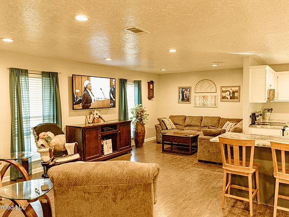 5th image of 2230 Sandalwood Pl