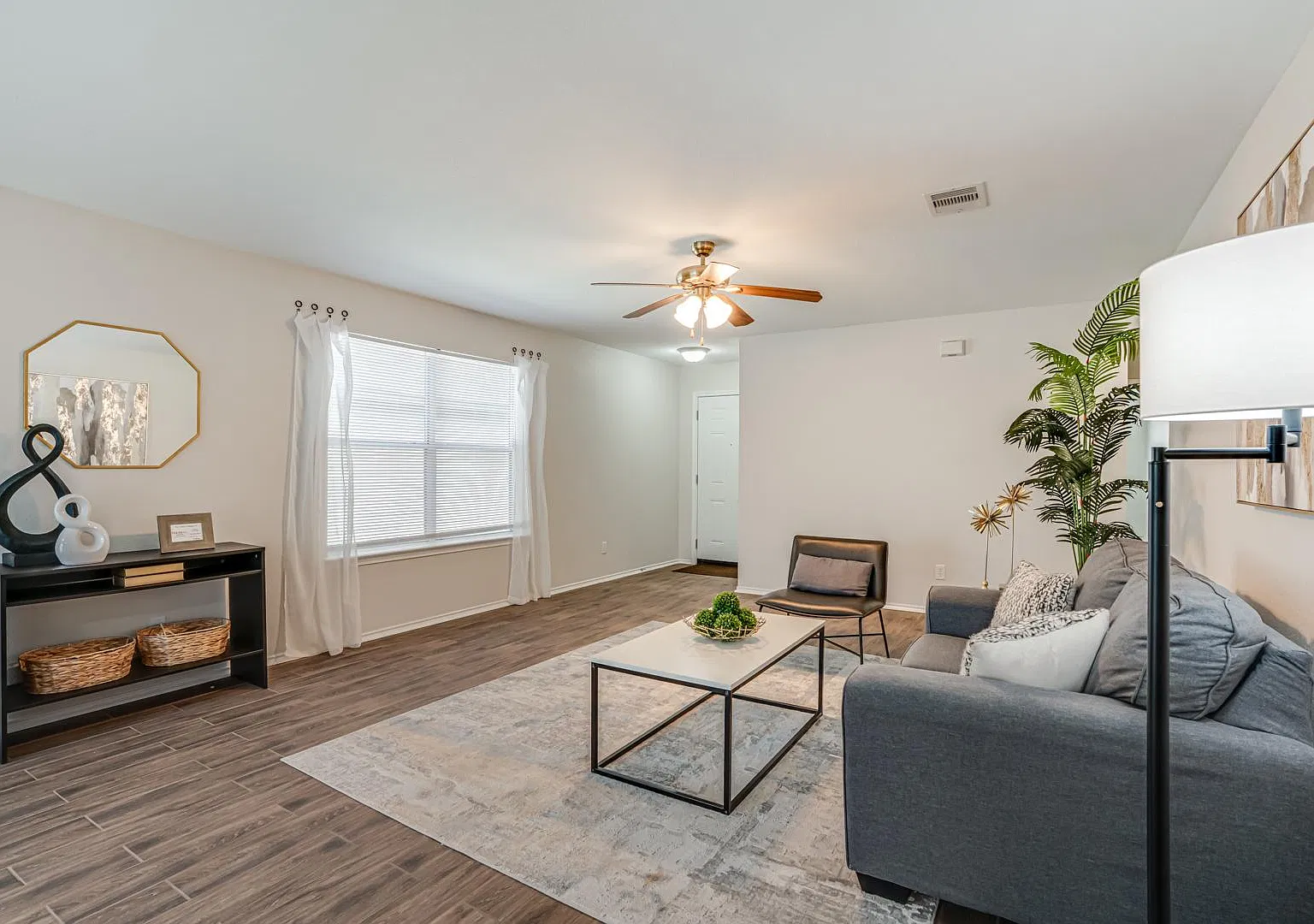 3 bed, 1332 sqft, $1,600 — Photo 4