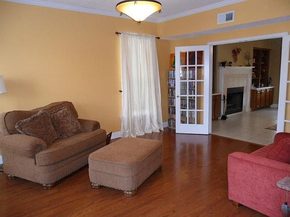 4th image of 1119 Breckenridge Dr