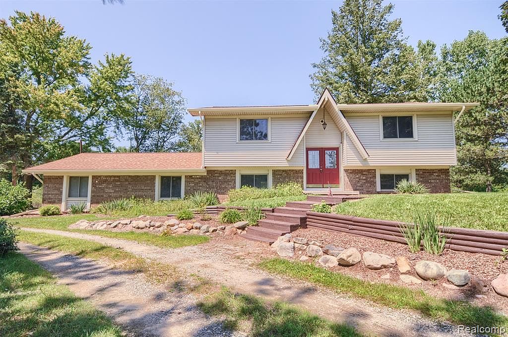 1650 Duck Creek Ln, Ortonville, MI 48462 Zillow