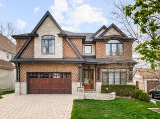 790 S Poplar Ave, Elmhurst, IL 60126