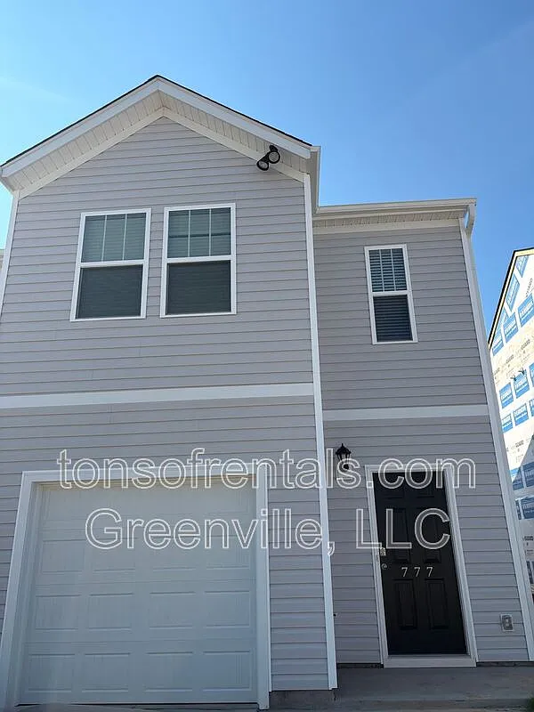 3 bed, 2.5 bath, 1462 sqft, $1,650 — Photo 1