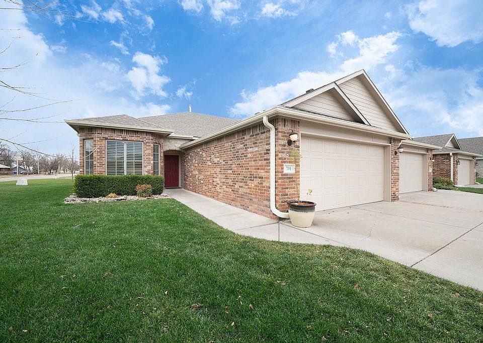 1st image of 701 W Cottonwood Dr