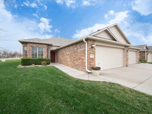 701 W Cottonwood Dr, Valley Center, KS 67147