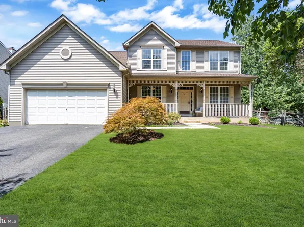 2 Stonehedge Dr, East Windsor, NJ 08520