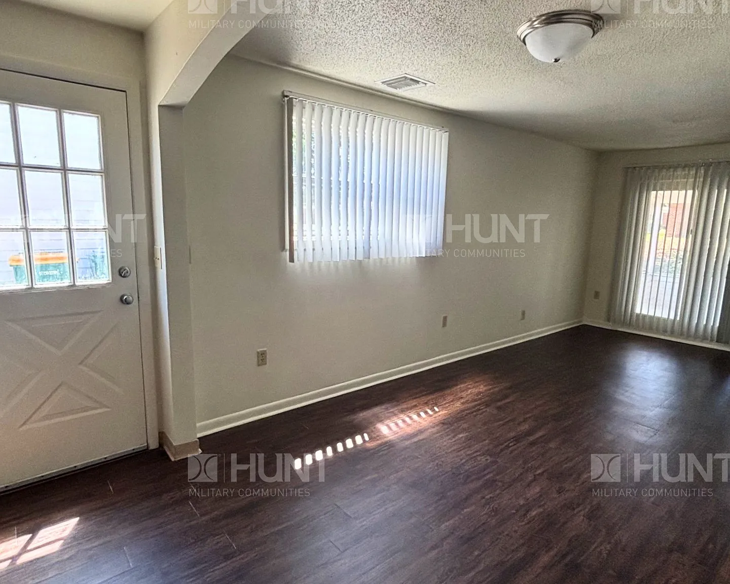 3 bed, 1.5 bath, 1301 sqft, $1,625 — Photo 2
