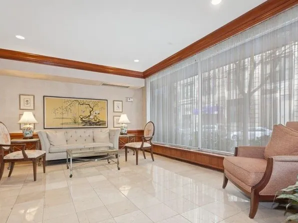 301 East 22nd Street image 14 of 21