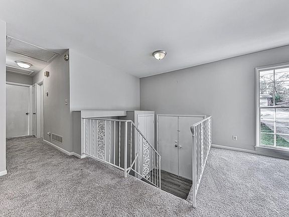 3rd image of 591 Woodgate Dr
