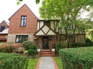 32-15 164th St, Flushing, NY 11358