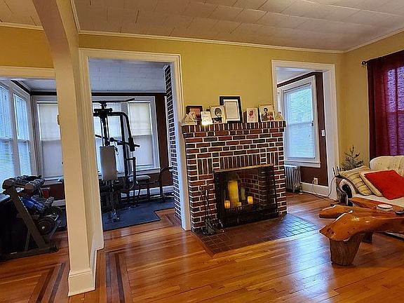 4th image of 2707 Butler St