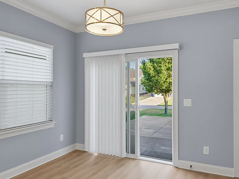 623 Streamside Ln — Photo 34