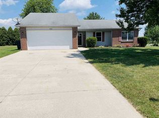 902 Wheatfield Ln, Churubusco, IN 46723