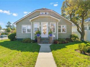 728 Beck St, Uniondale, NY 11553