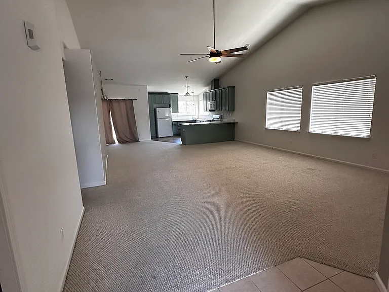 320 Elderberry Ln — Photo 2