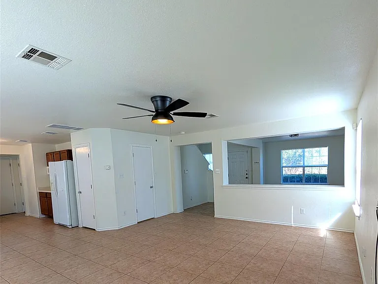 1209 Amberwood Loop — Photo 7