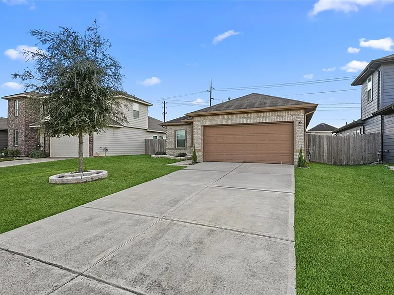 5006 Fairwater Ct — Photo 2