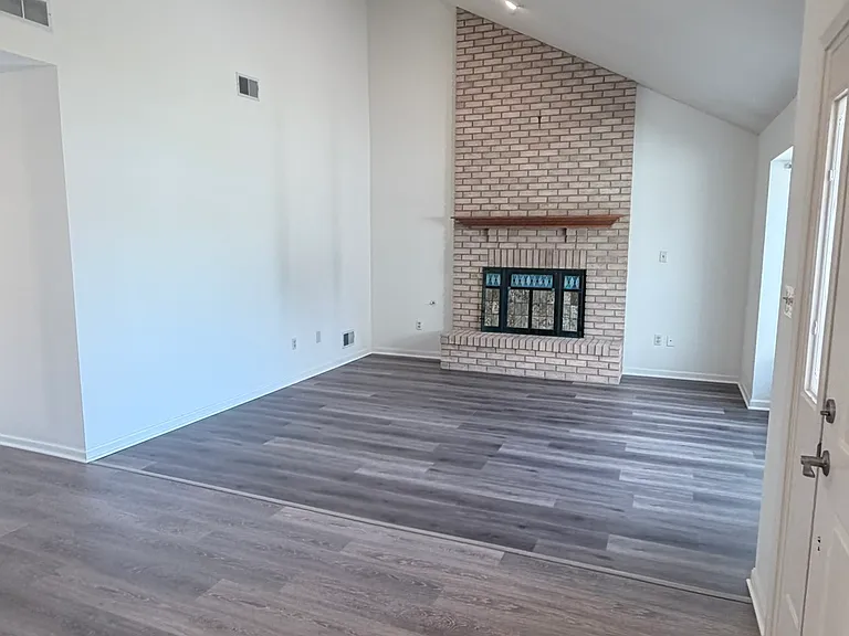 1109 Cambridge Ln — Photo 9