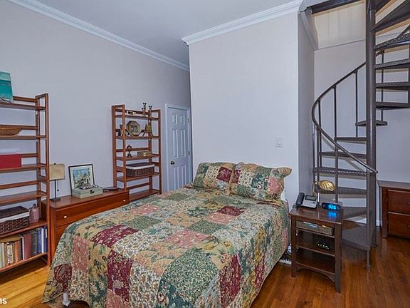 4th image of 55 E 65th St APT 1A