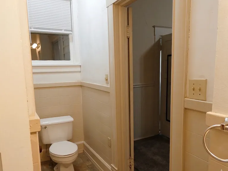 1207 E Elm St — Photo 12