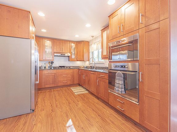 2nd image of 9083 Wildwood Lake Dr