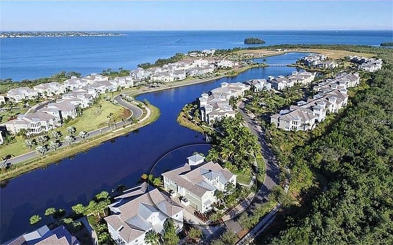 Hammock Park to the North-