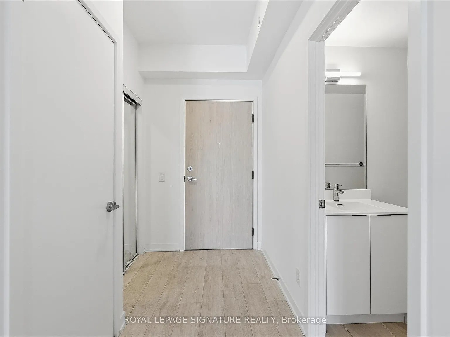 181 East Condos — Photo 3
