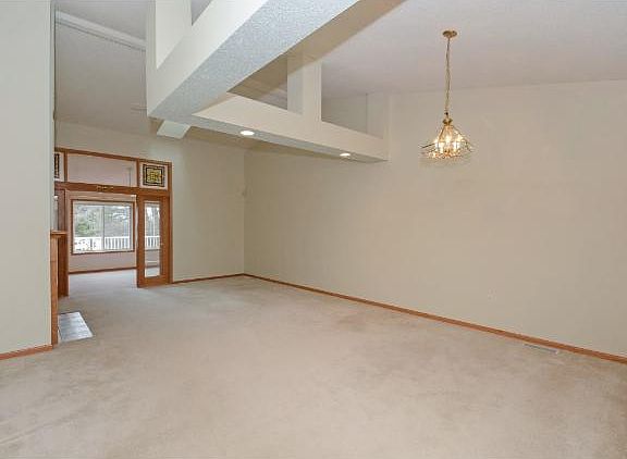 4th image of 497 Lake View Dr