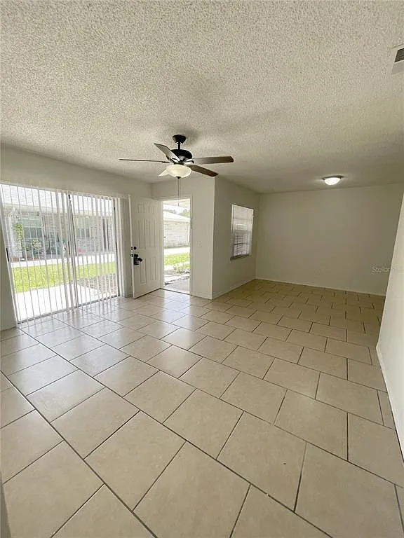 2 bed, 2.0 bath, 900 sqft, $1,600 — Photo 3