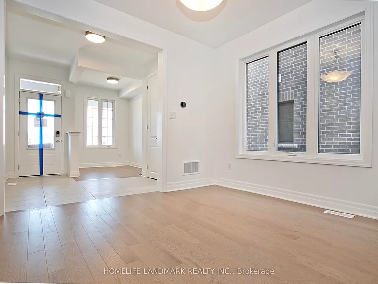 49 Brock Meadow Cres — Photo 3