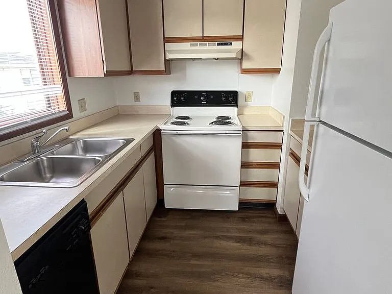 213 Tanglewood Dr #C — Photo 3