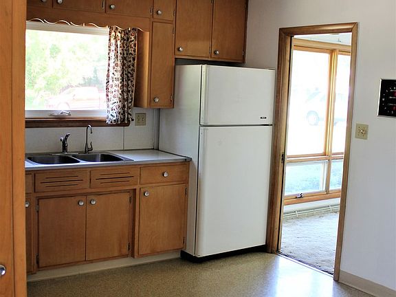 3rd image of 112 Linden Dr